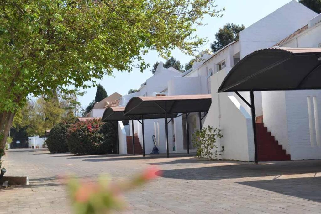 Daisy St -One Bedroom Apartment Johannesburg Kültér fotó